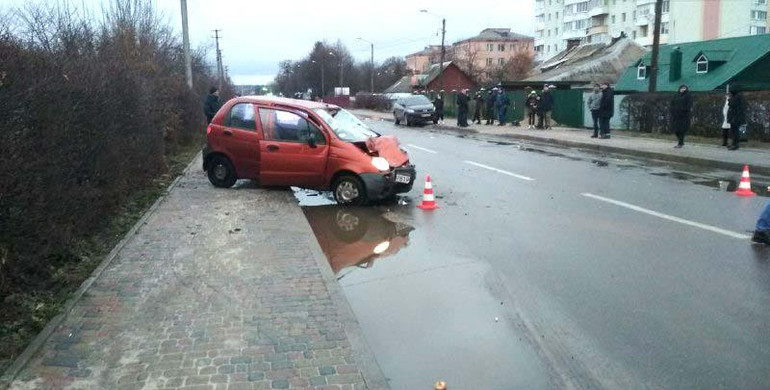 Смертельна ДТП у Костополі: під колесами авто загинула жінка 